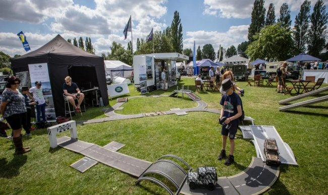 Castlewood 44 and Overlander Show, Cheshire