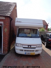 Compass Avantgarde 400RL, 4 berth, (2003)