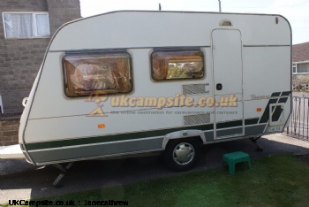 Lunar Chateau 400, 2 berth, (2003)