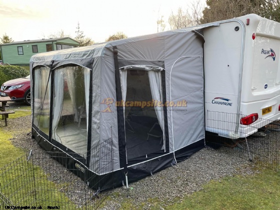 Quest Snowdon all seasons awning 