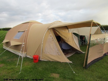 Karsten 325 (beige), 4 berth, (2011)