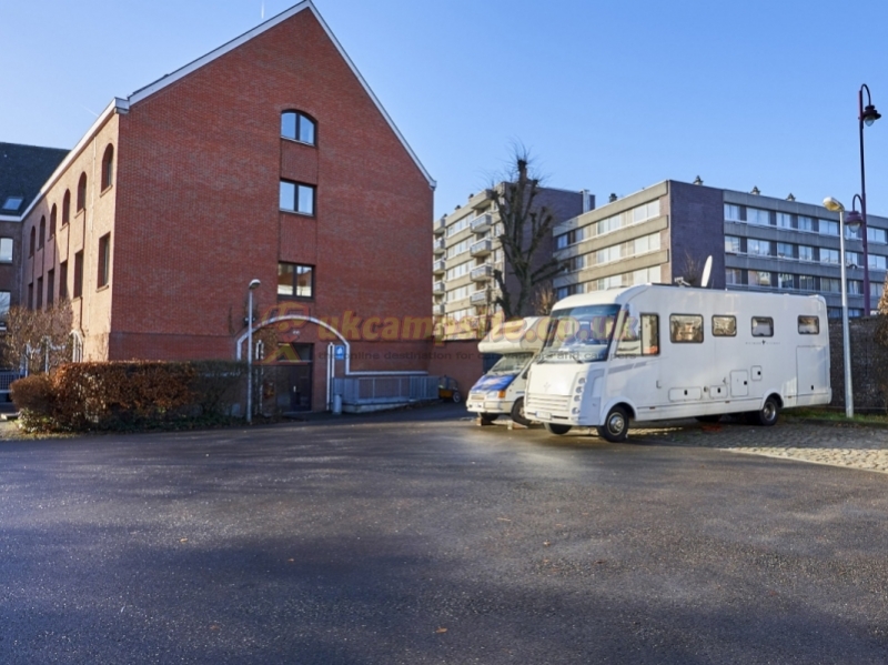 Jeugdherberg Generation Europe Motorhome Parking