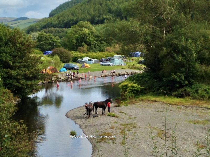 Dol Llys Farm Caravan And Camping Site