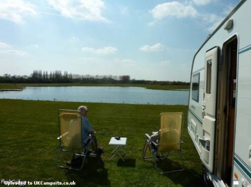 Thornhill Lakes Caravan Park